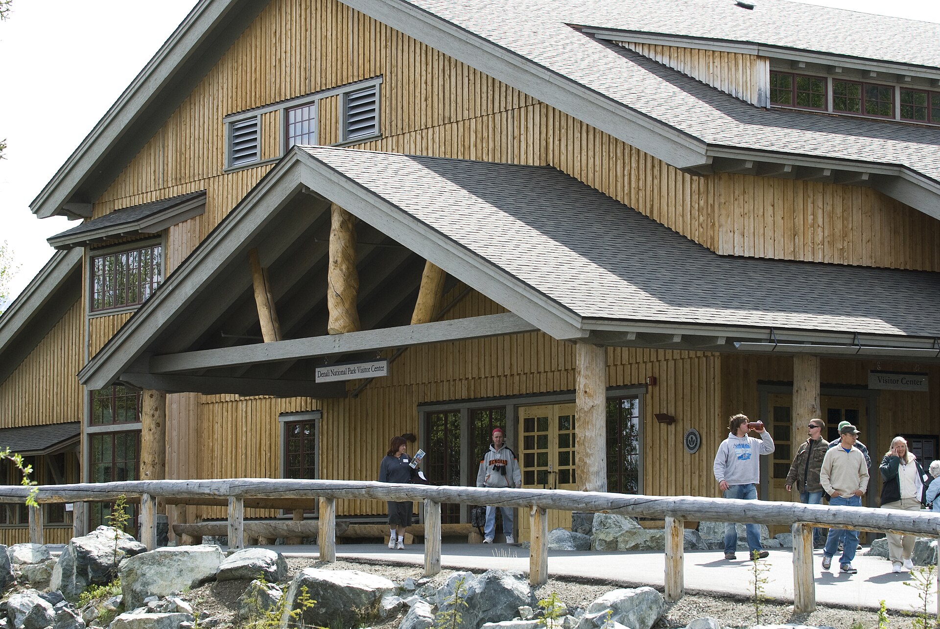 抵达 Denali NP 入口 + 游客中心