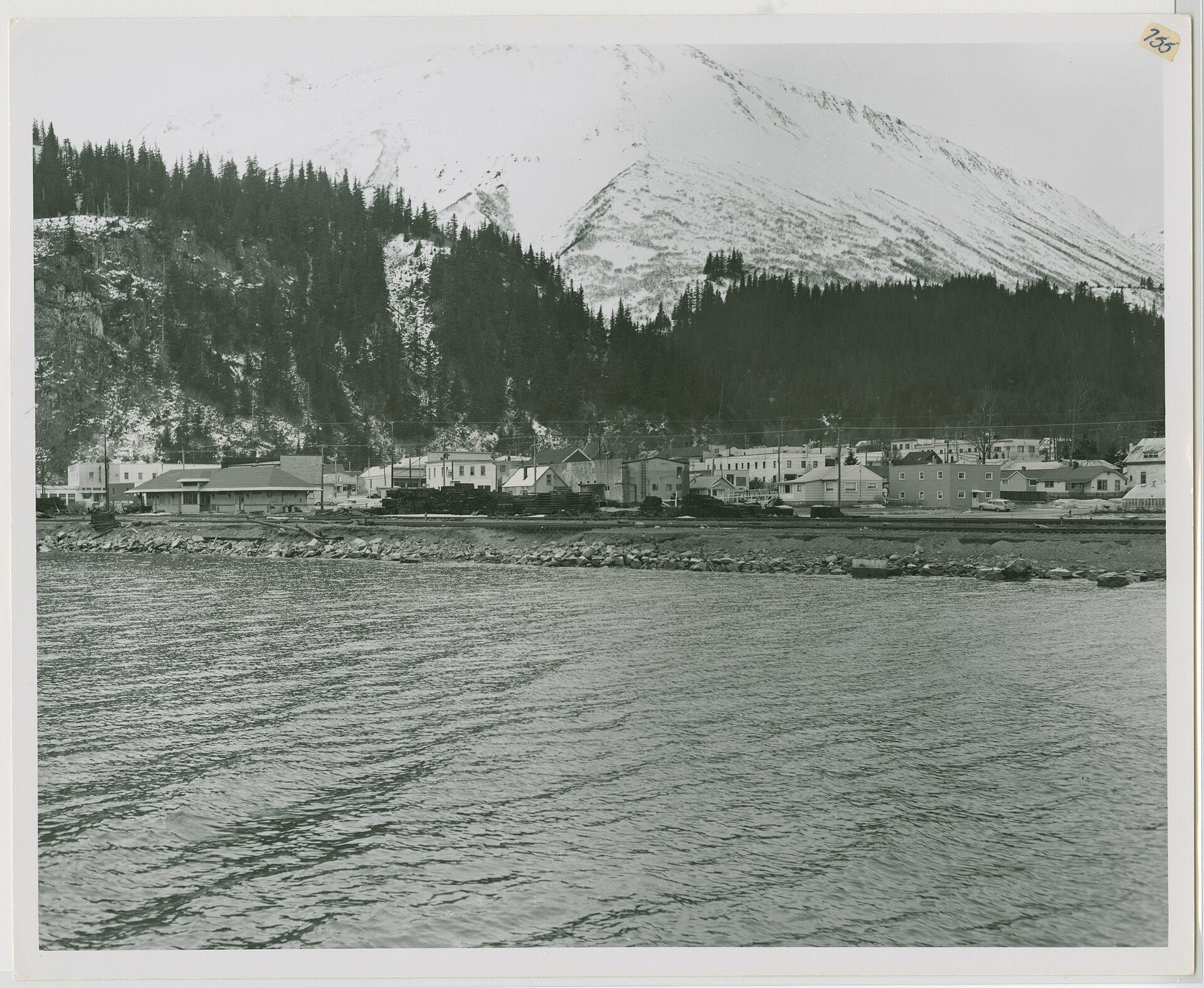 抵达 Seward 入住 Harbor 360